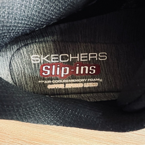 Skechers Men’s 8.5 Slip-ins Max Cushioning Premier 2.0 - Continuous White/ Black - Picture 14 of 16